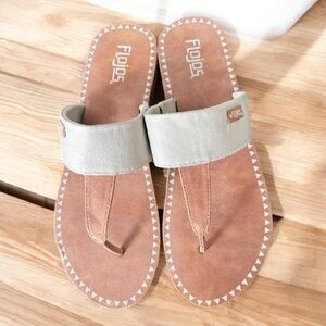 Flojo Tan & Beige Flip Flop Sandals – Women’s Size 9 – NWOT